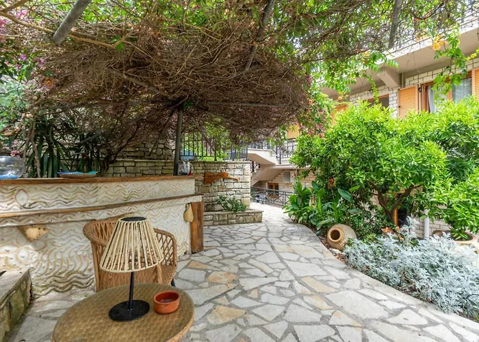 Paxi Apartment *
